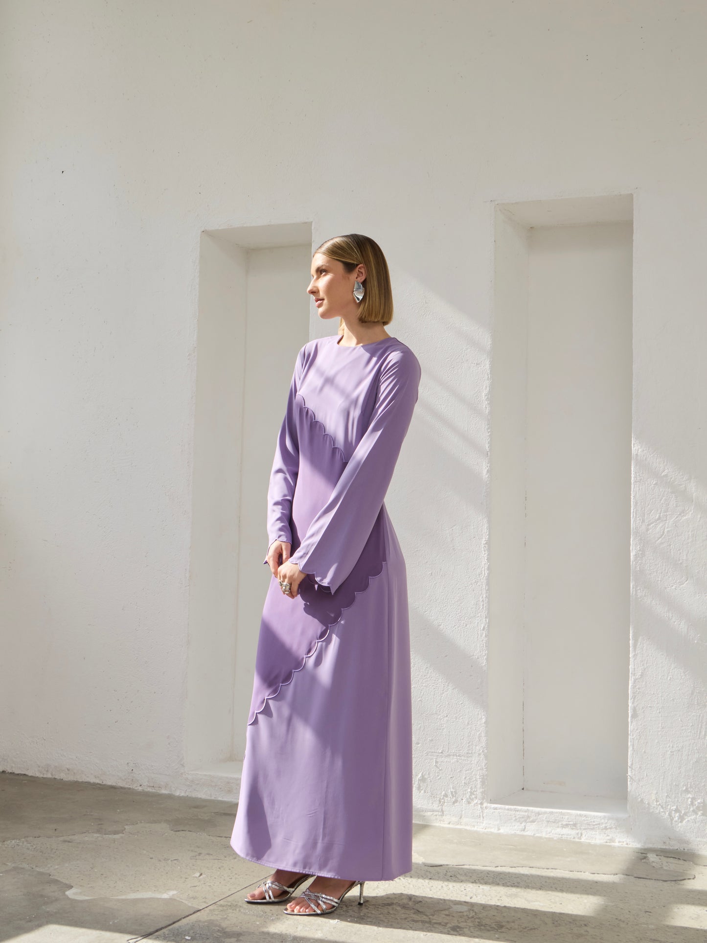Manar Abaya - Amethyst
