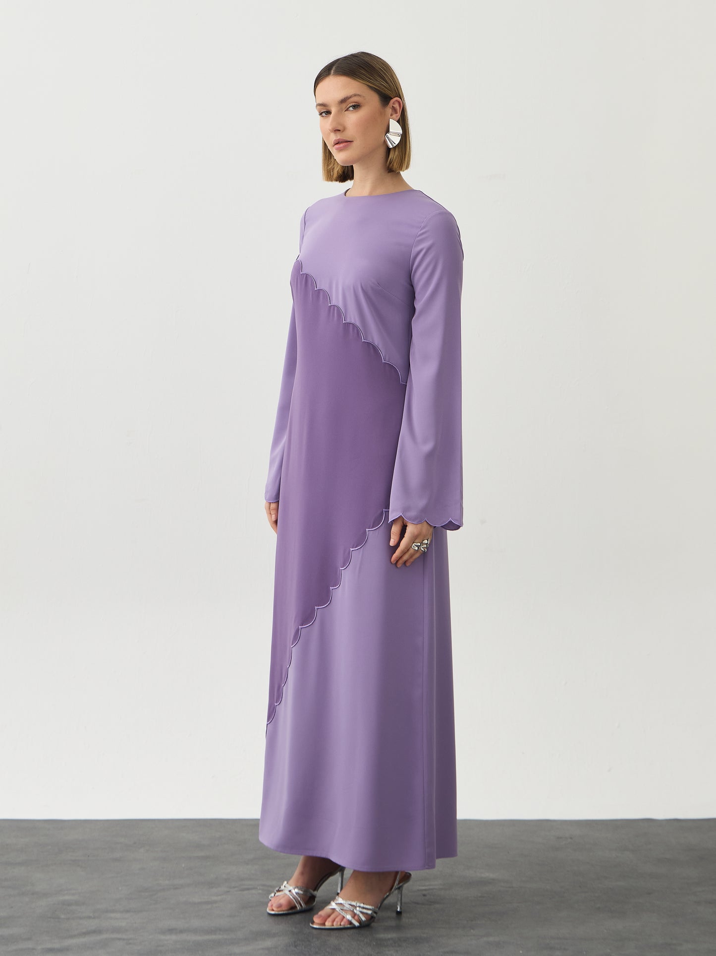 Manar Abaya - Amethyst